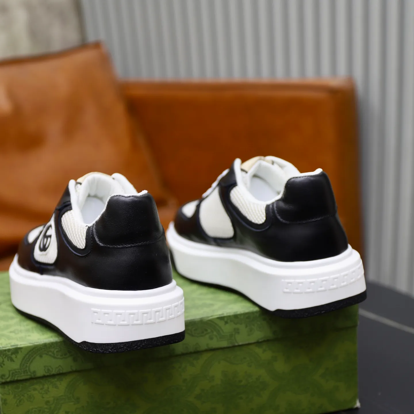 Ex-factory price: 462💰🙅‍♂️🙅‍♂️🙅‍♂️ Brand: GUCCI Standard code: 38-44 (45 customized) Grade: Same as the official website Material: Original cowhide material stitching Comfortable sheepskin lining Lightweight and wear-resistant sports outsole Style category: Men's fashionable casual shoes Running sneakers Distinguished luxury brand elements Top luxury Color: actual picture color